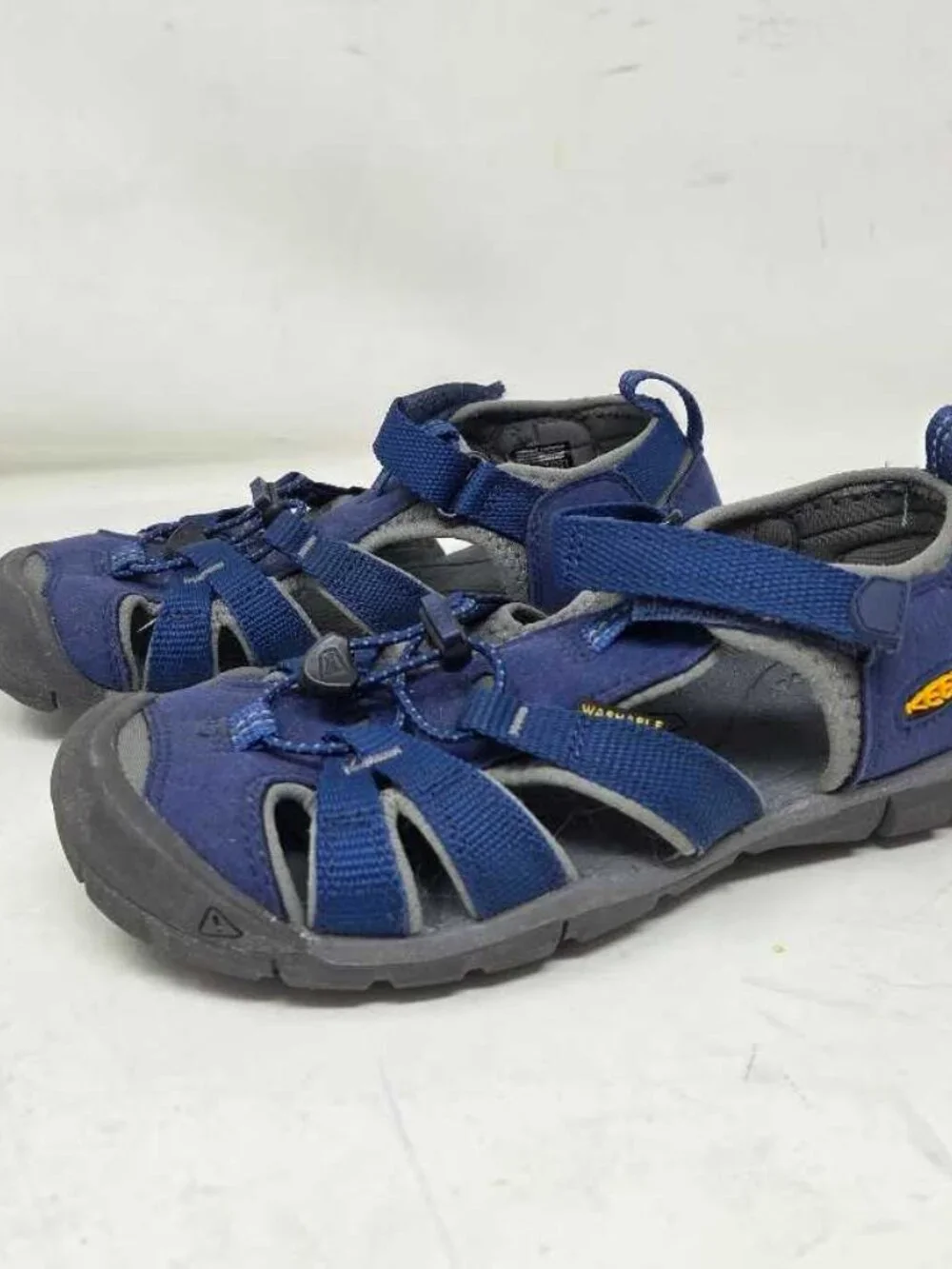Big kids 3 KEEN Seacamp II CNX washable closed toe hiking sandals